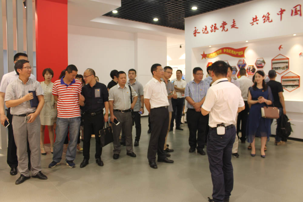 溫職院領(lǐng)導一行參觀通力黨建文化